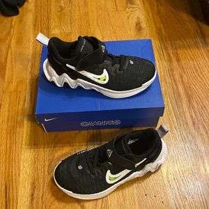 Boy’s Giannis Nike tennis shoes size 13 in new condition